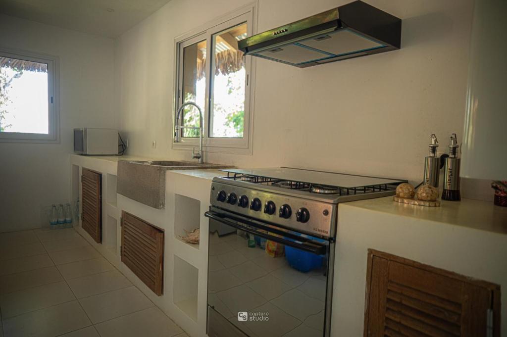 Cuisine équipée de la maison de vacances à Nosy Komba